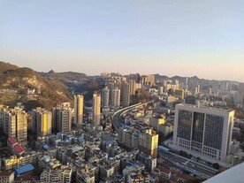 夕阳下的贵阳城市