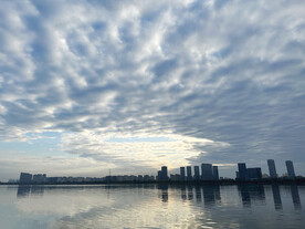 清晨河边
