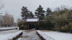 冬季雪景中式门楼