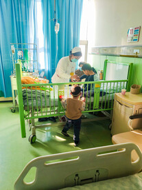 妇幼保健院护士输液