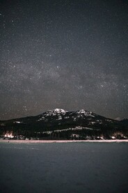 群山星空