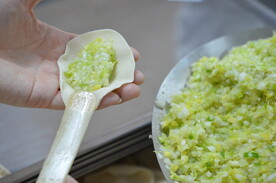 包饺子   
