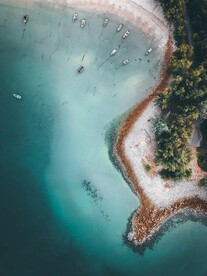 海边船只
