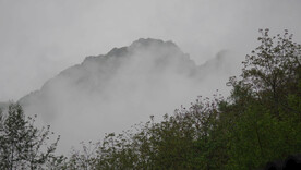 雾锁山头山锁雾