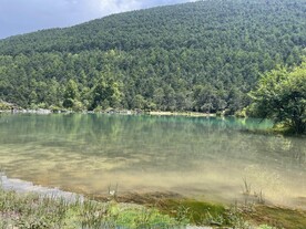 蓝月谷青山绿水