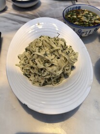 茴香苗拌煎饼
