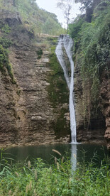山间溪流