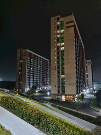 夜色下的城市高楼