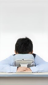 学生午睡