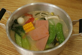 骨汤午餐肉米线