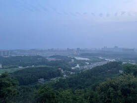 清晨的山顶