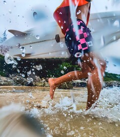 海边的游客