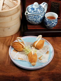 天鹅榴莲酥