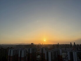 城市下的夕阳