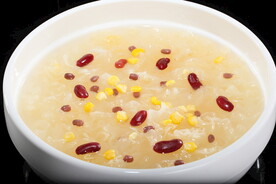 银耳莲子羹