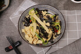 豆皮拌木耳