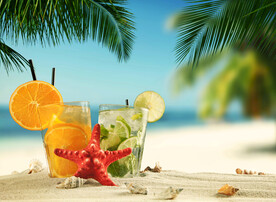 夏日沙滩冷饮图片