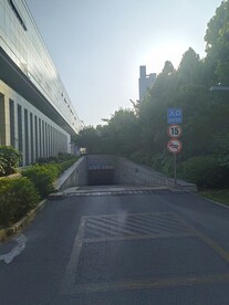 地下停车场入口