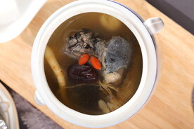 椰子炖竹丝鸡