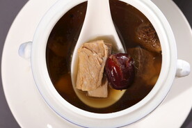 炖汤乌鸡汤