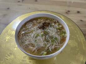 客家菜肴汤米粉