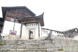 大水井古建筑正门石梯