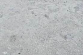 陈旧的水泥地面