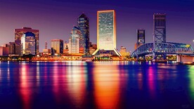 夜晚灯火通明的现代都市