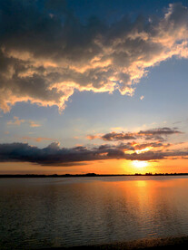 海滨日落与火烧云