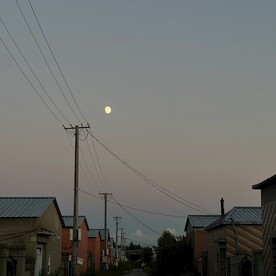 落日下的山村