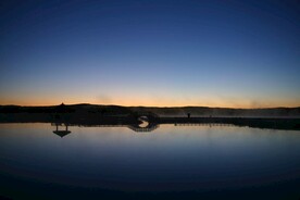 湖水夕阳