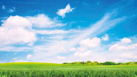 草地蓝天白云