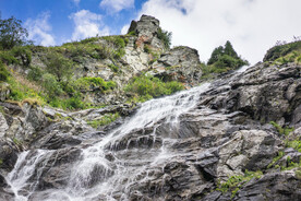 山间流水