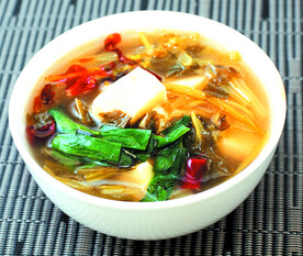 酸菜烩搅团