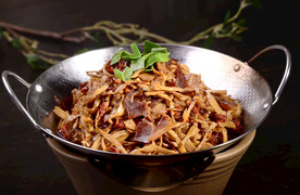 干锅腊肉油焖笋