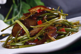 手撕蒜苔炒腊猪脸