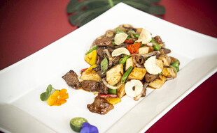 干葱黑蒜炒雪花牛柳