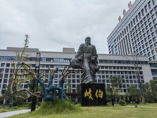岐伯塑像