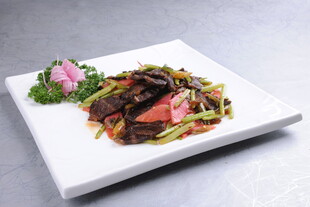  酸辣牛肉