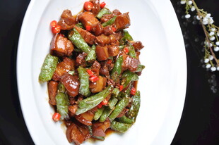 虎皮尖椒红烧肉
