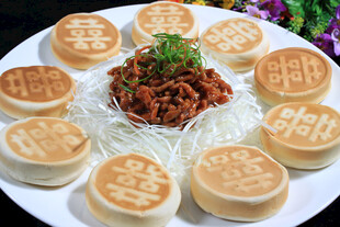 京葱肉丝拼喜饼 