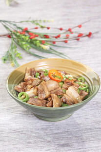 大碗椒圈炒花肉