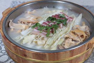 铜盘煮河蚌