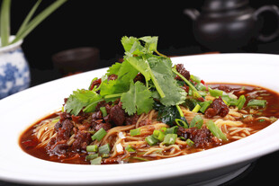 牛肉拌面 