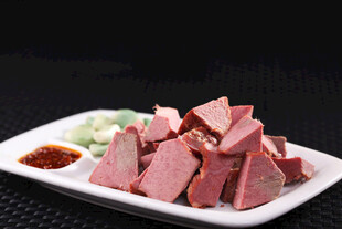 大块牛肉