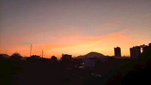 乡镇一角傍晚的天空