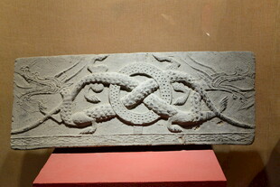 双龙穿璧画像砖