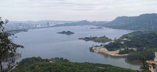山顶远眺