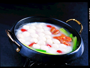 锅仔鲜虾鱼丸