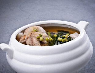 绿豆炖老鸽